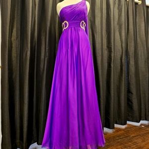 Beautiful special occasion prom gown.
